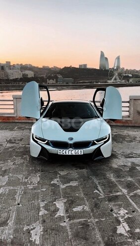 BMW i8-1