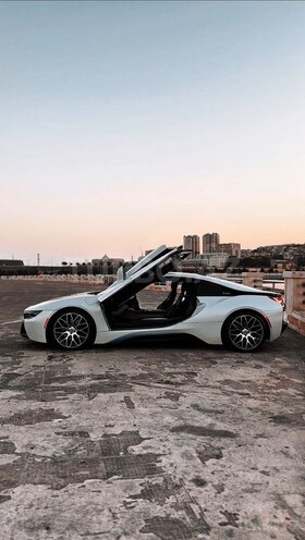 BMW i8-12