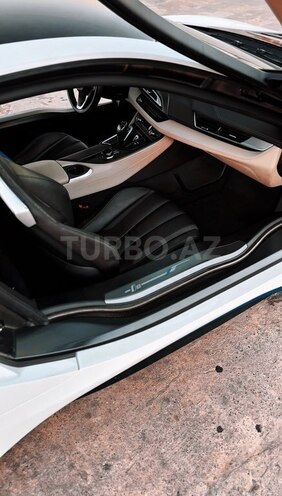 BMW i8-8