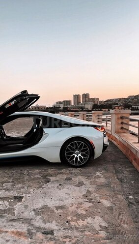 BMW i8-11