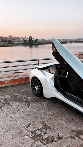 BMW i8-7