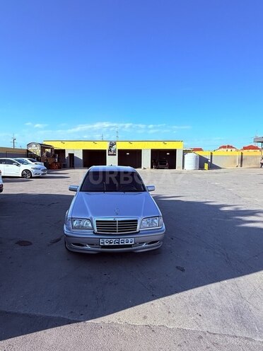 Mercedes C 200-1
