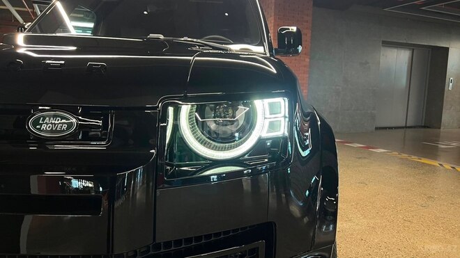 Land Rover Defender-7