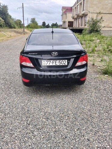 Hyundai Accent-2