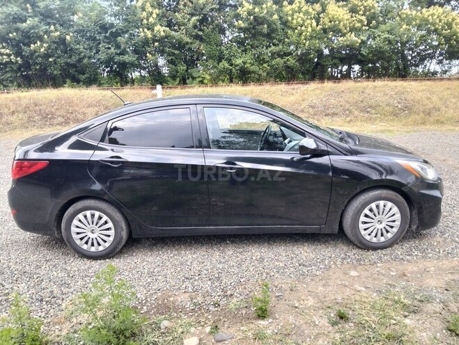 Hyundai Accent-3