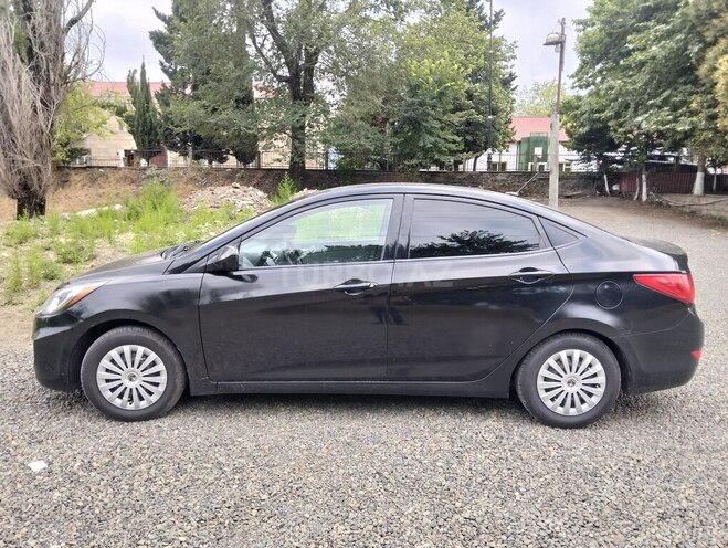 Hyundai Accent-4