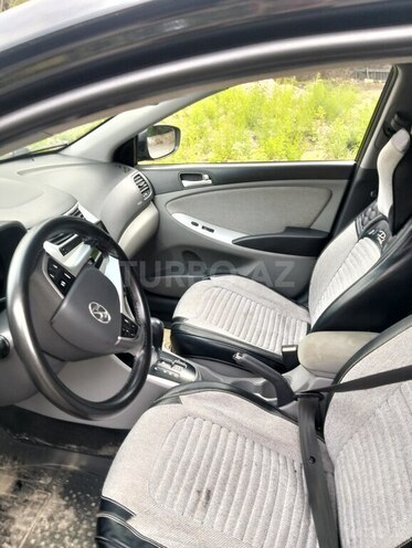 Hyundai Accent-6