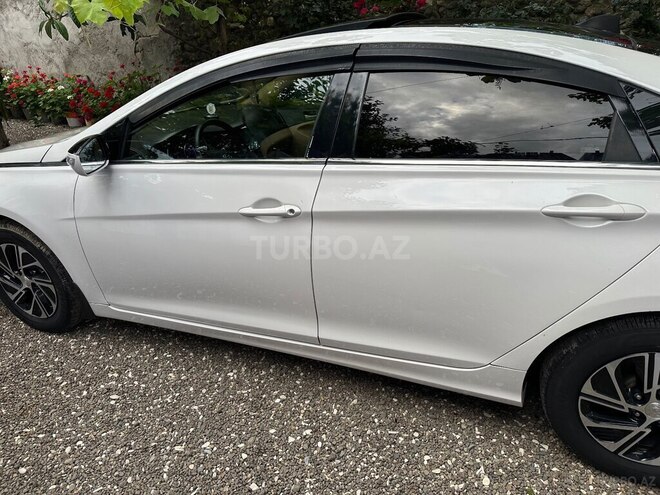 Hyundai Sonata-5