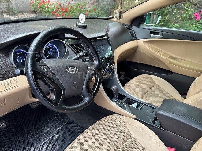Hyundai Sonata-13