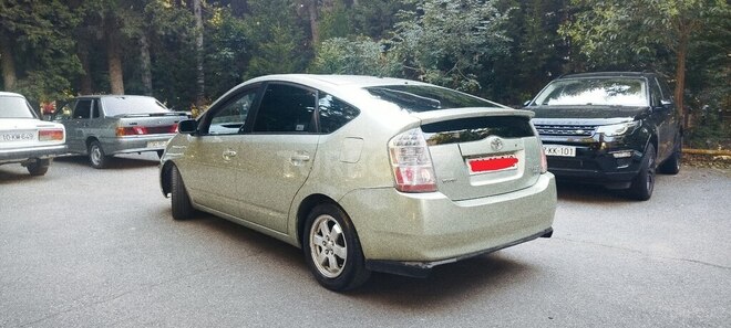 Toyota Prius-5