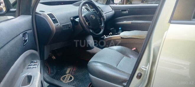 Toyota Prius-12