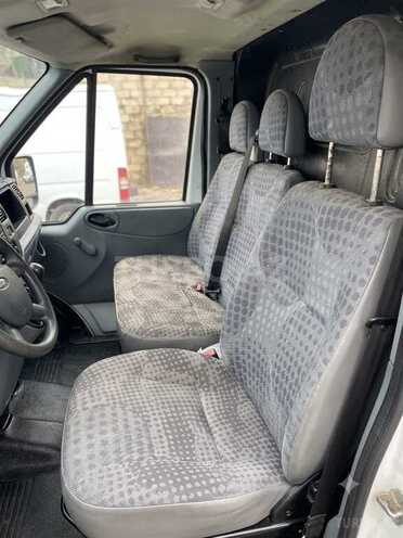 Ford Transit-9