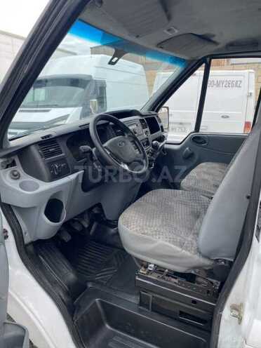 Ford Transit-8