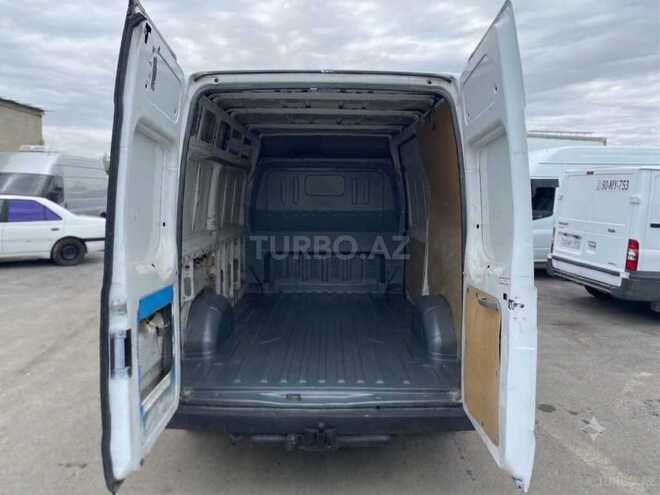 Ford Transit-10