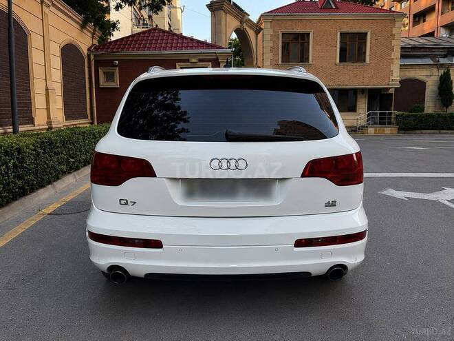 Audi Q7-3