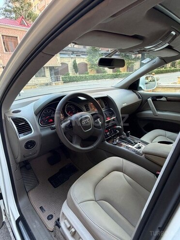 Audi Q7-4