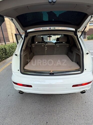 Audi Q7-5