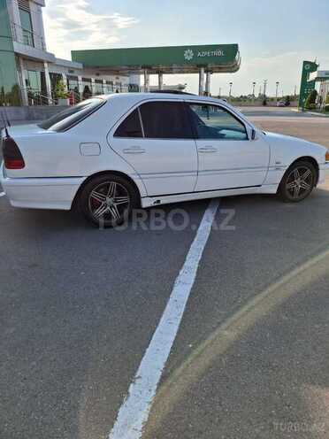 Mercedes C 230-11