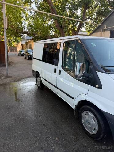 Ford Transit-5