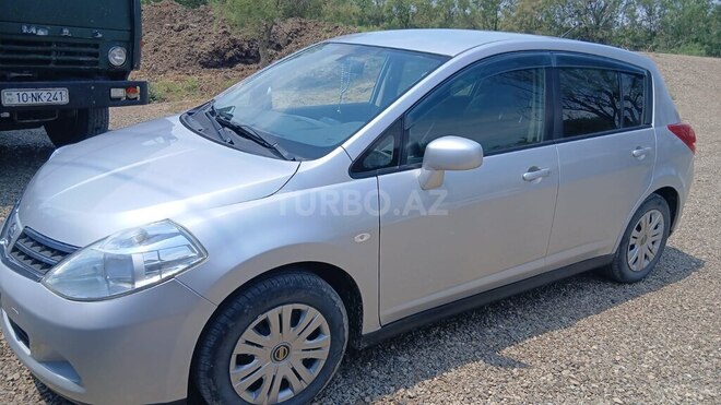 Nissan Tiida-3