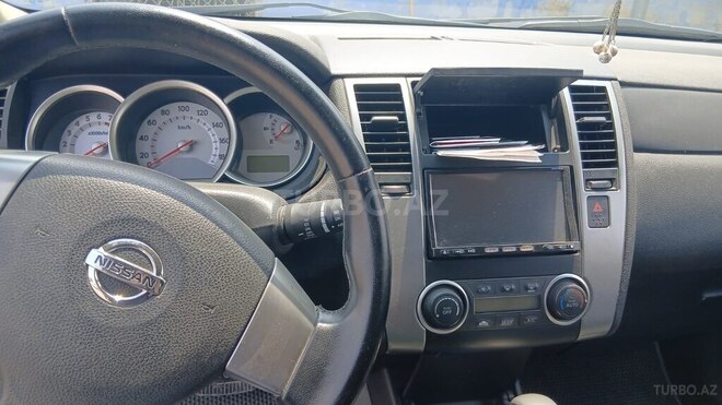 Nissan Tiida-6