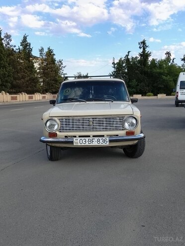 LADA (VAZ) 21011-1