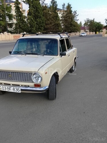 LADA (VAZ) 21011-2