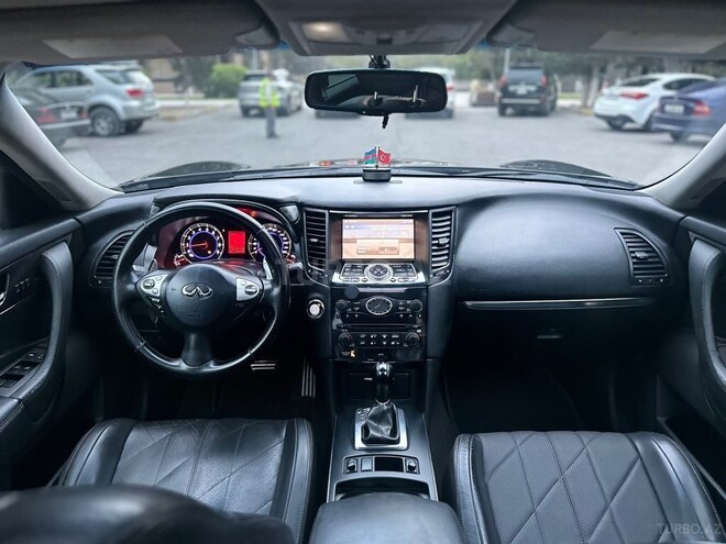 Infiniti FX35-16