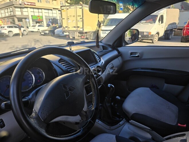 Mitsubishi L200-5