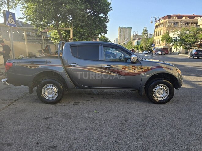 Mitsubishi L200-2