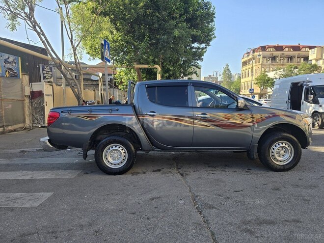 Mitsubishi L200-8