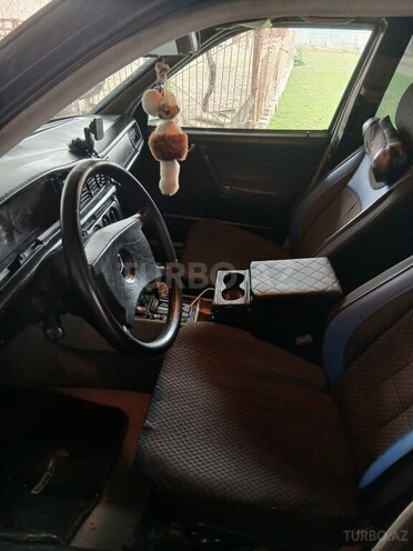 Mercedes 190-2