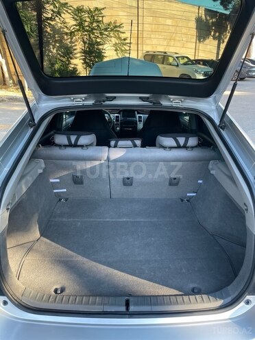 Toyota Prius-8