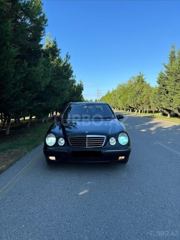 Mercedes E 320-1