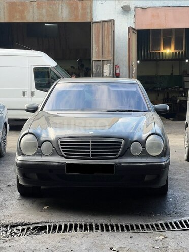 Mercedes E 320-9