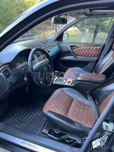 Mercedes E 320-5