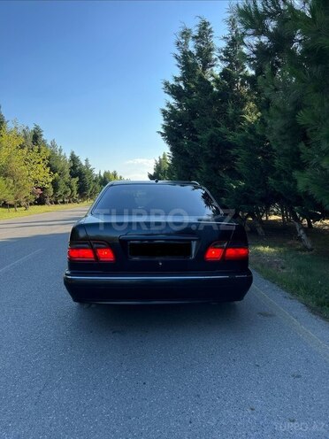 Mercedes E 320-2