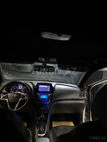 Hyundai Accent-8