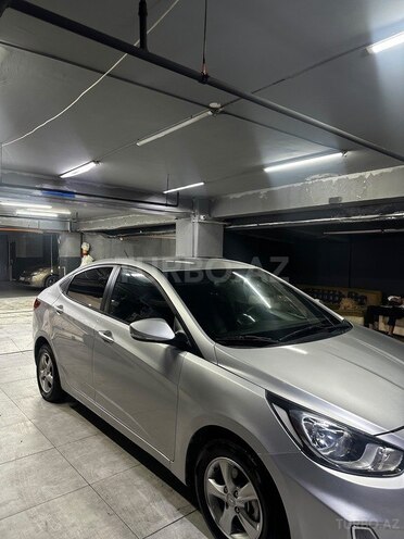 Hyundai Accent-2