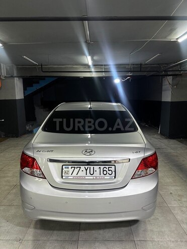 Hyundai Accent-4