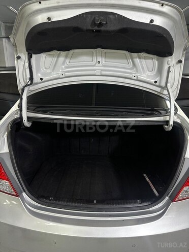 Hyundai Accent-10