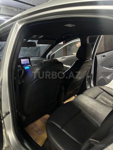 Hyundai Accent-6