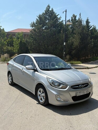 Hyundai Accent-11