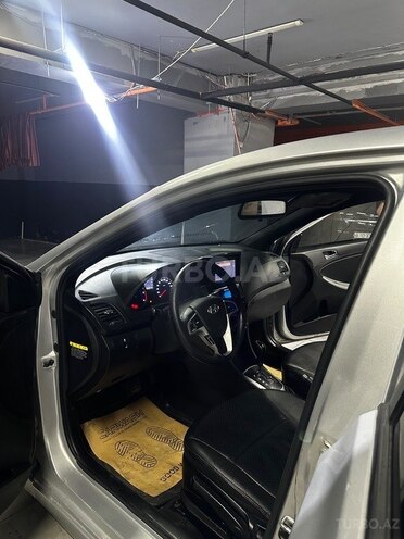 Hyundai Accent-7