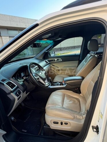 Ford Explorer-8