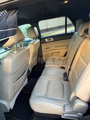 Ford Explorer-7