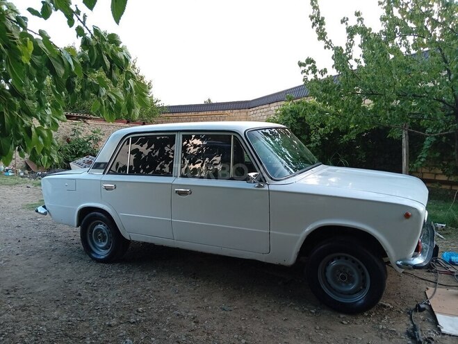 LADA (VAZ) 21011-4