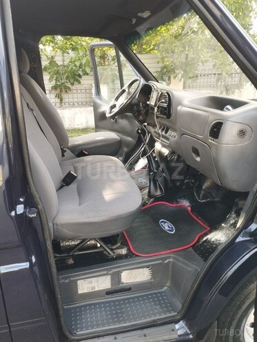 Ford Transit-16