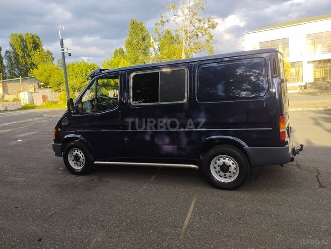 Ford Transit-9