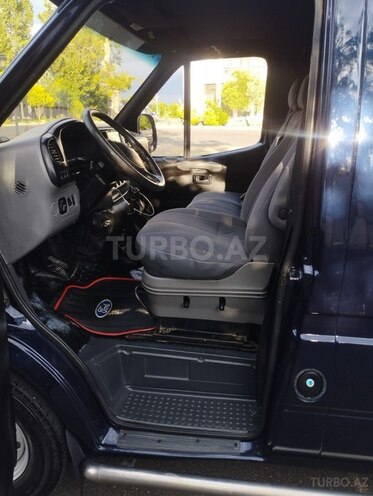 Ford Transit-15